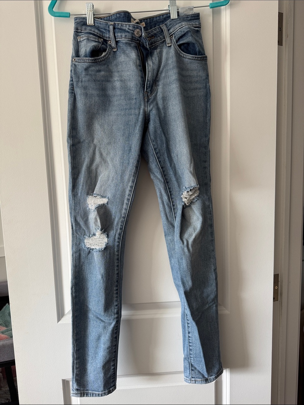 Levi's Women's Light Blue Ripped Skinny Jeans